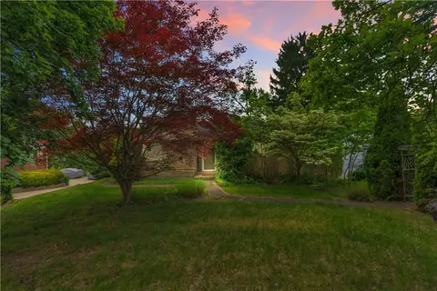 326 Pinevue Dr, Monroeville, PA 15146