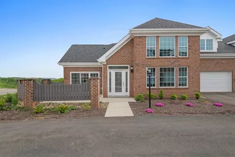 1554 NW Parkwood Pointe Dr, Crescent, PA 15046