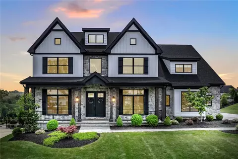 1019 Goldeneye Dr, Baden, PA 15005