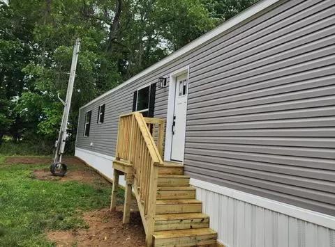 152 Roundtop Cir, Scottdale, PA 15683