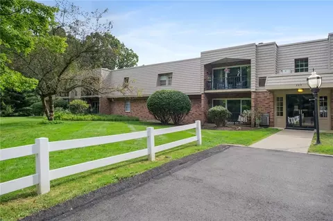 595 Calais Dr #324, Pittsburgh, PA 15237