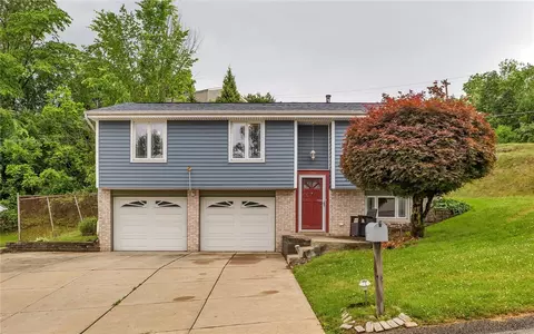 690 Regency Dr, Pittsburgh, PA 15239