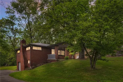 9830 Don Dr, Irwin, PA 15642