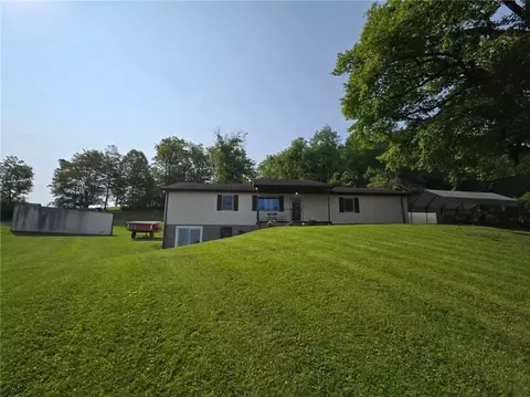 229 Chamberlain St, Leechburg, PA 15656