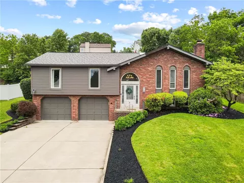 208 Lynn Ann Dr, New Kensington, PA 15068