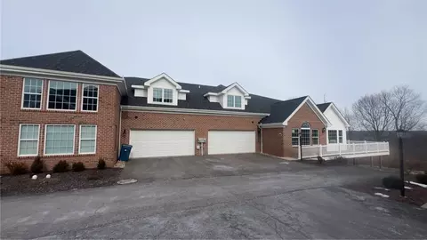 1558 NW Parkwood Pointe Dr, Crescent, PA 15046