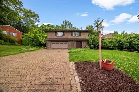 3204 Nottingham Dr, Pittsburgh, PA 15235