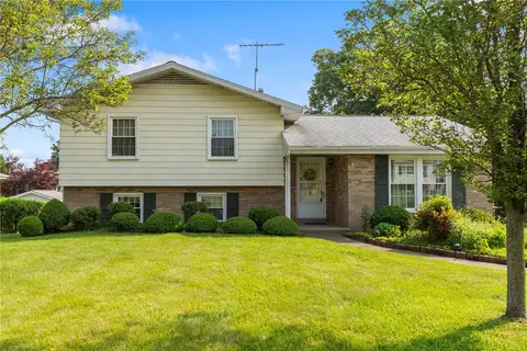 216 Bainbridge Dr, Aliquippa, PA 15001