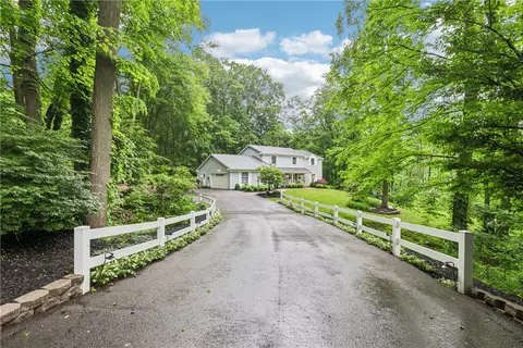 223 Tanglewood Dr, New Castle, PA 16105