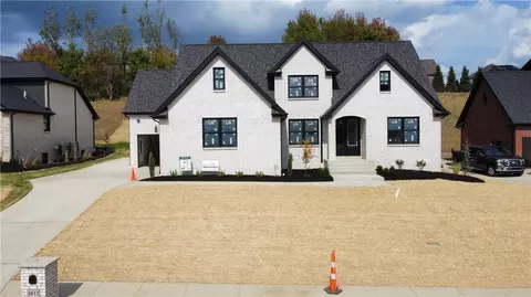 1033 Skyline Dr, Canonsburg, PA 15317