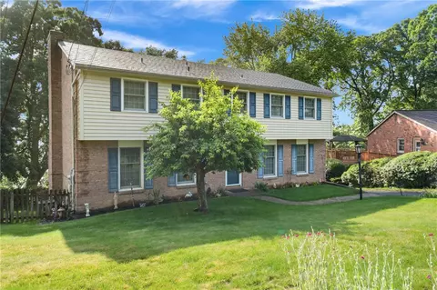 152 N Jamestown Rd, Coraopolis, PA 15108