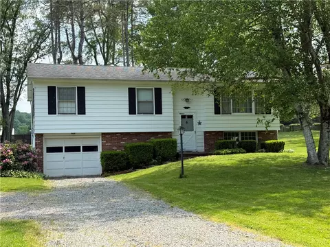 9 Oakview Dr, Greenville, PA 16125