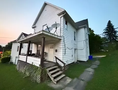 907 E Washington St, New Castle, PA 16101