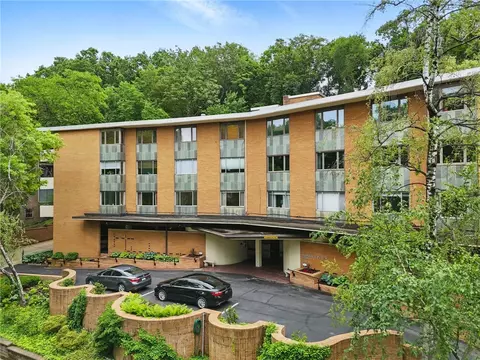 5048 5th Ave #101, Pittsburgh, PA 15232