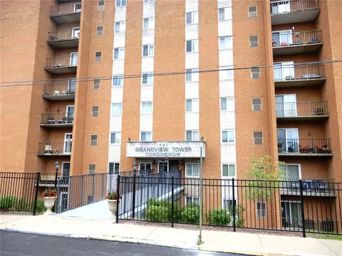 1001 Grandview Ave #404, Bridgeville, PA 15017
