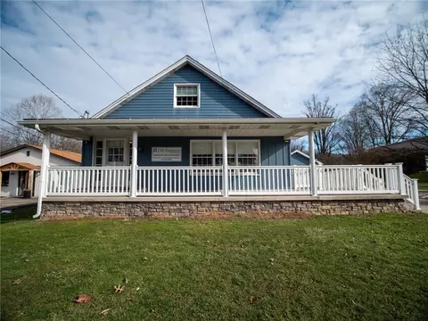 419 S Center Dr, New Stanton, PA 15672