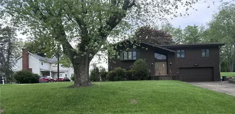 215-217 Fairlawn Dr #215, Monroeville, PA 15146