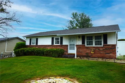 7 Windridge Dr, Uniontown, PA 15401