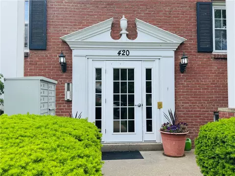 420 S Aiken Ave #4, Pittsburgh, PA 15232