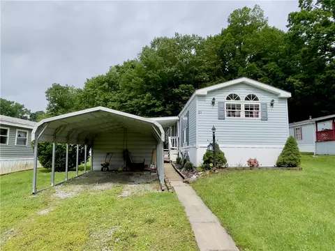 21 Emerald Dr, Grove City, PA 16127