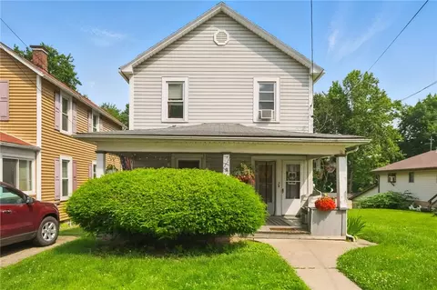 422 Glen Ave, Ellwood City, PA 16117
