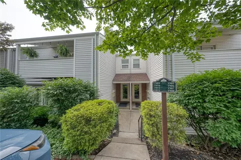 1910 Kenzie Dr, Pittsburgh, PA 15205