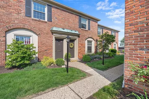 158 Jamestown Ct, Pittsburgh, PA 15216