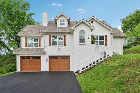 10 Neptune Dr, Mckees Rocks, PA 15136