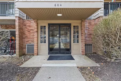 604 Calais Dr #1203, Pittsburgh, PA 15237