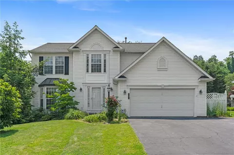 6032 Hawthorn Dr, Moon Twp, PA 15108