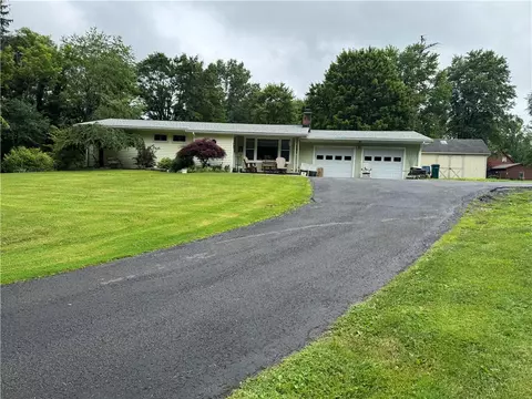 718 State Route 208, Pulaski, PA 16143
