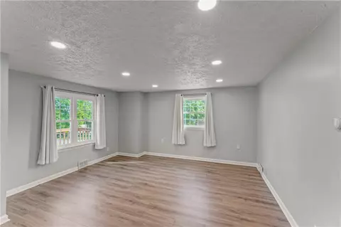 601 Monroe St, New Eagle, PA 15067 photo 8