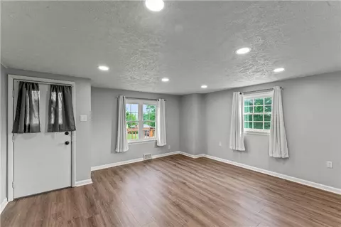 601 Monroe St, New Eagle, PA 15067 photo 7