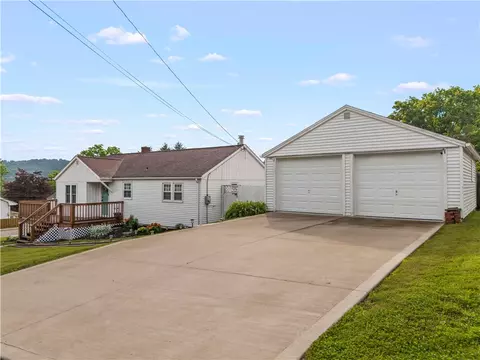 601 Monroe St, New Eagle, PA 15067 photo 4