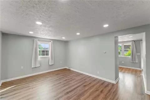 601 Monroe St, New Eagle, PA 15067 photo 9