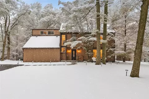 1259 Lakevue Dr, Butler, PA 16002