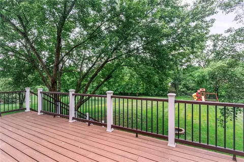 116 Bristol Dr, Seven Fields, PA 16046 photo 9
