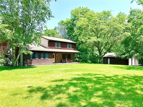 752 Covered Bridge Rd, Volant, PA 16156