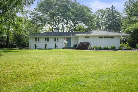 10 Old Farm Rd, Carnegie, PA 15106