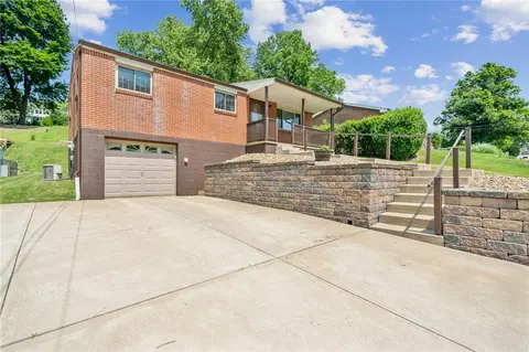 771 Center Rd, Pittsburgh, PA 15239