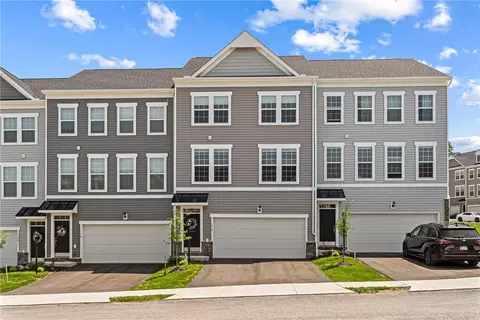 136 Sweetwater Dr, Coraopolis, PA 15108
