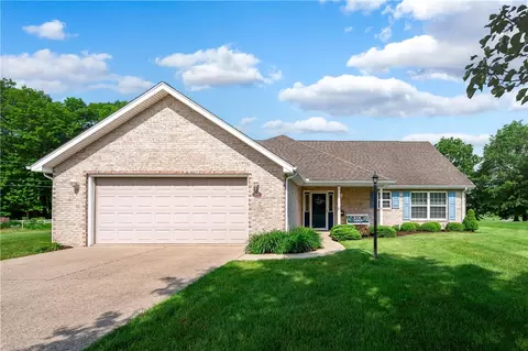 203 Jones Ct #102, Grove City, PA 16127