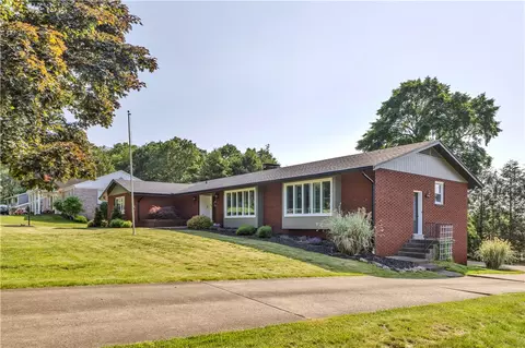 425 Ridge Rd, Greensburg, PA 15601