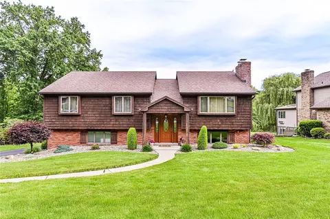 317 Bridlewood Dr, Greensburg, PA 15601