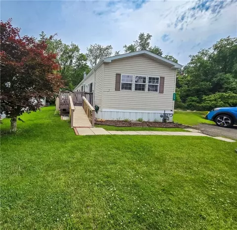 529 Lakeview Dr, Delmont, PA 15626