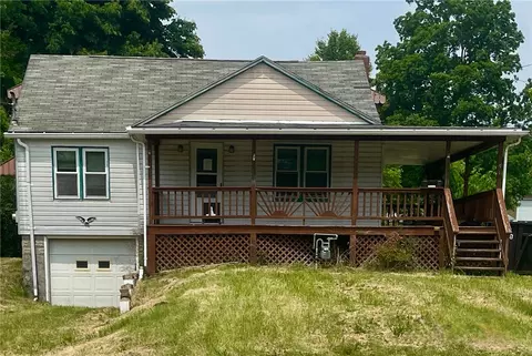 594 E Main Street Ext, Grove City, PA 16127