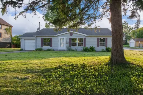 824 Emerson Ave, Farrell, PA 16121