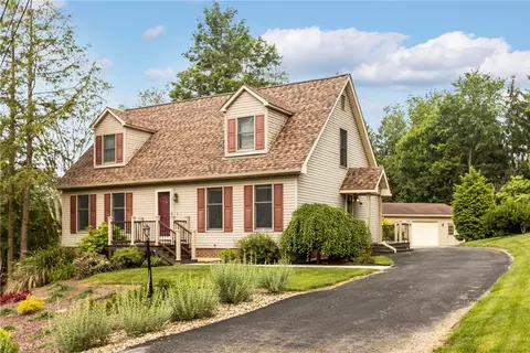 4 Pleasant Grove Dr, Beaver Falls, PA 15010