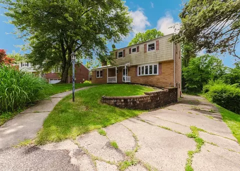 155 Greylock Dr, Pittsburgh, PA 15235