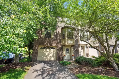 617 Woodcrest Dr, Pittsburgh, PA 15205